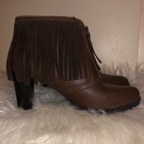 Brown ankle boots with fringe. - Picture 2 of 4